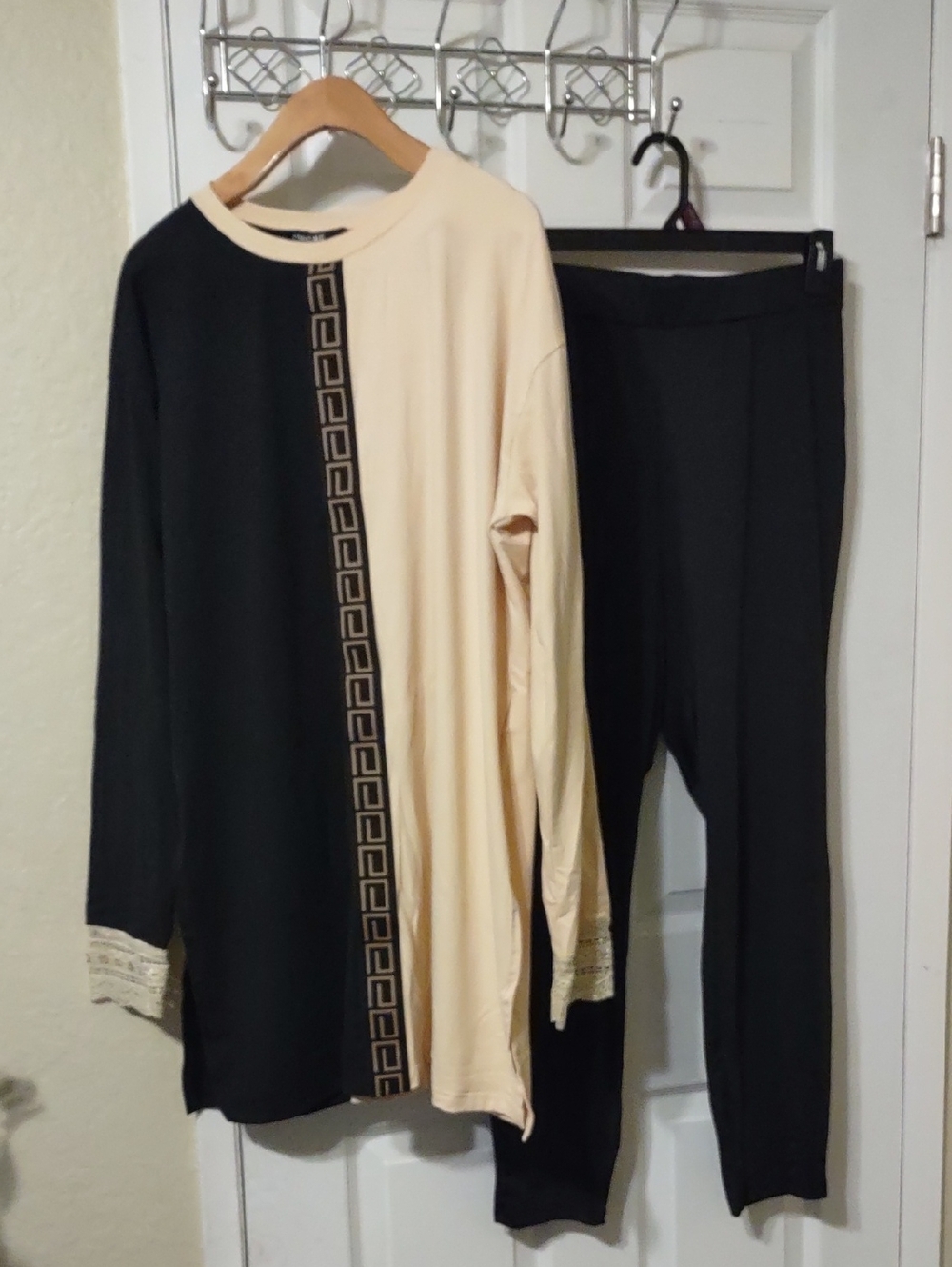 Chicme Two-Tone Black and Cream Women's Pants & Top Set Size L
